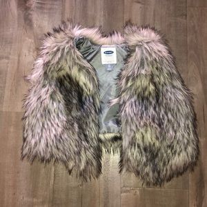 EUC Old Navy faux fur vest kids size 4T